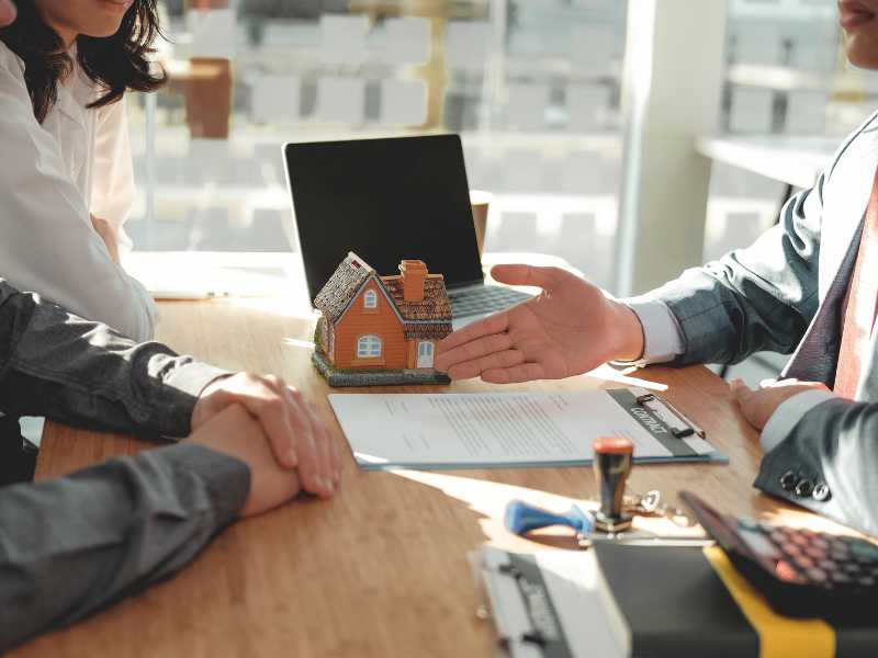 Siết hoạt động môi giới bất động sản